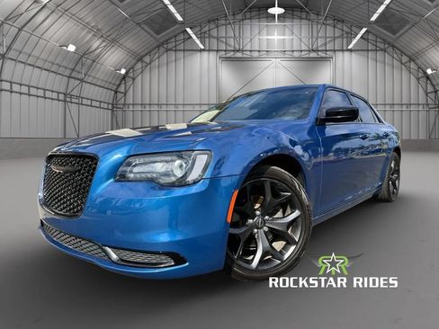 Used 2021 Chrysler 300 Touring w/ Sport Appearance Package RWD image 15
