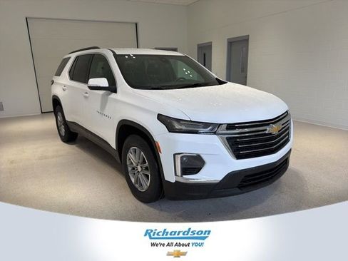 Certified 2023 Chevrolet Traverse LT image 1