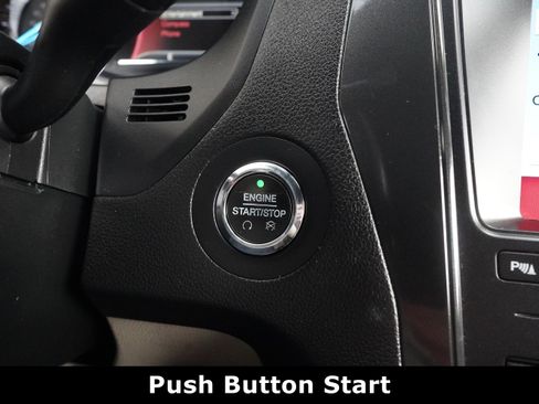 Used 2018 Ford Explorer XLT w/ Equipment Group 202A image 8