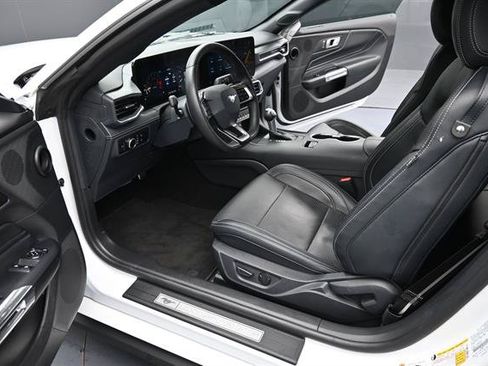 Used 2025 Ford Mustang GT Premium RWD image 11
