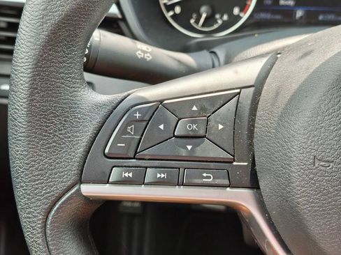 Used 2025 Nissan Altima 2.5 SV FWD image 17