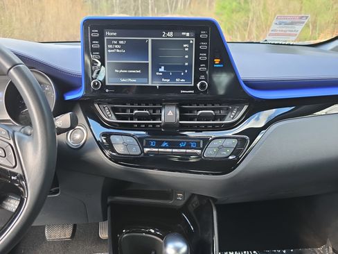 Used 2020 Toyota C-HR XLE image 19