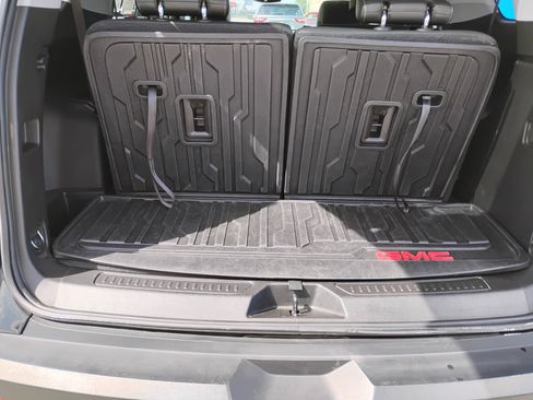 Used 2023 GMC Acadia SLT w/ LPO, Floor Liner Package FWD image 30
