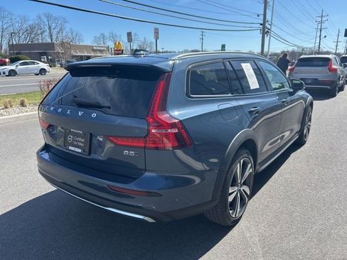 Certified 2025 Volvo V60 B5 Cross Country Plus AWD/4WD image 5