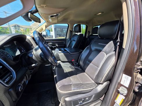 Used 2019 RAM 1500 Laramie w/ Trailer Tow Group AWD/4WD image 11