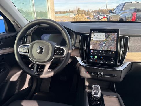 Used 2025 Volvo XC90 B6 Plus image 19