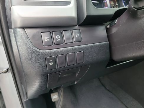 Used 2019 Toyota Highlander XLE image 24