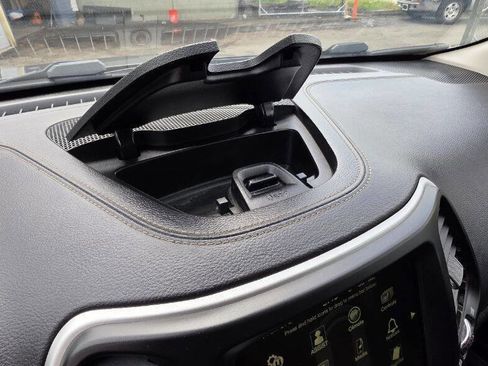 Used 2018 Jeep Cherokee Latitude Plus w/ Cold Weather Group image 21