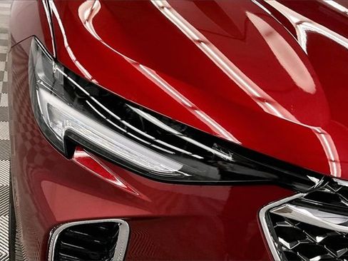 Used 2023 Buick Envision Avenir image 32