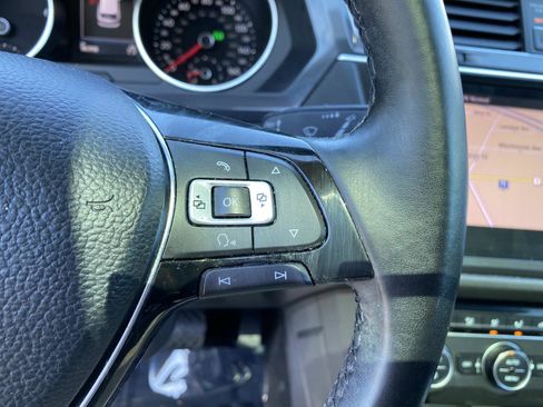 Used 2018 Volkswagen Tiguan SEL AWD/4WD image 20