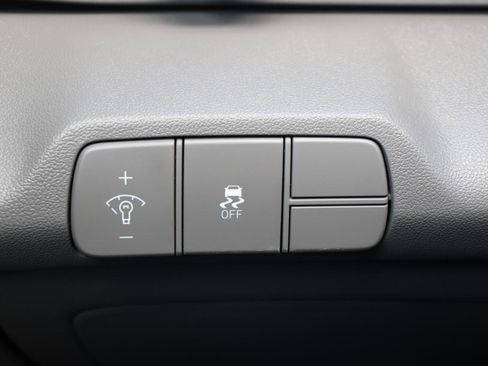 Used 2025 Hyundai Elantra SEL FWD image 42