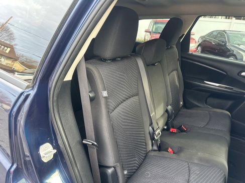 Used 2017 Dodge Journey SXT w/ Comfort/Convenience Group image 25