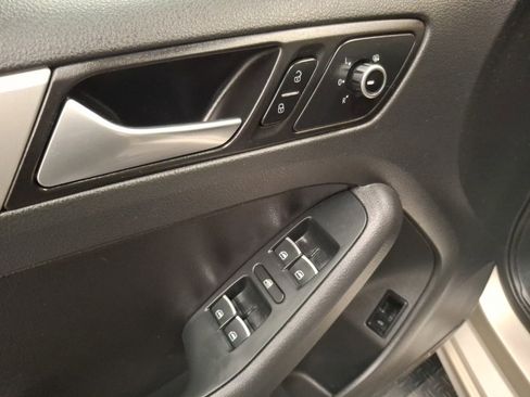 Used 2014 Volkswagen Jetta SE image 14