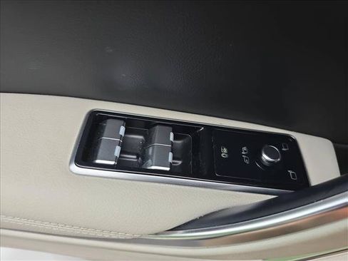 Used 2024 Jaguar XF R-Dynamic SE AWD/4WD image 28