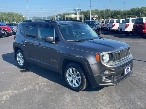 Used 2016 Jeep Renegade Latitude FWD image 7