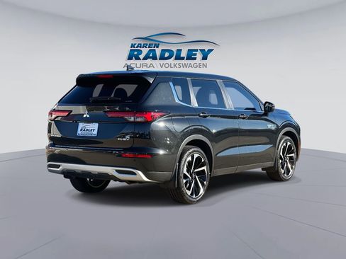 Used 2023 Mitsubishi Outlander 4WD Plug-In Hybrid image 2