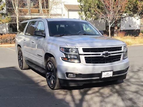 Used 2019 Chevrolet Suburban Premier image 3