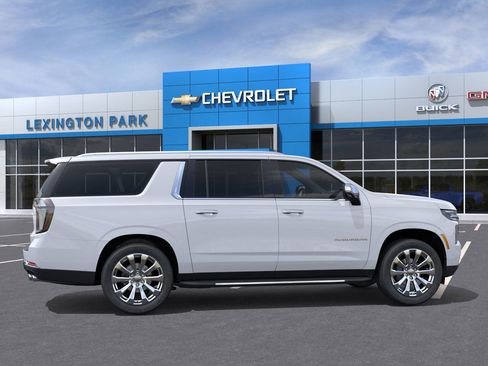 New 2026 Chevrolet Suburban Premier image 5
