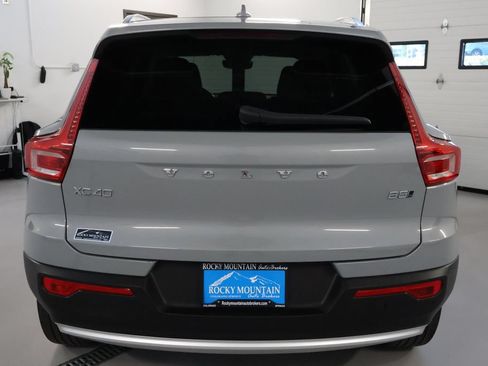 Used 2024 Volvo XC40 B5 Plus AWD/4WD image 6