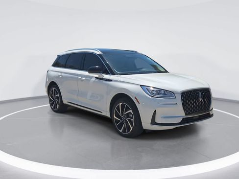 Used 2023 Lincoln Corsair Grand Touring AWD/4WD image 2