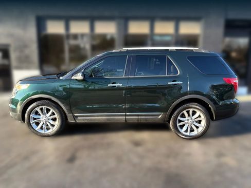 Used 2013 Ford Explorer XLT image 2