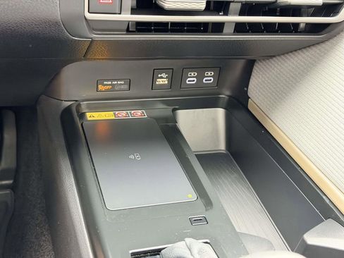 Certified 2025 Toyota Camry SE w/ Convenience Package image 6