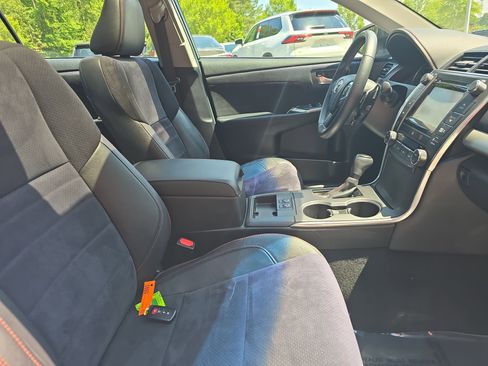 Used 2015 Toyota Camry XSE FWD image 10