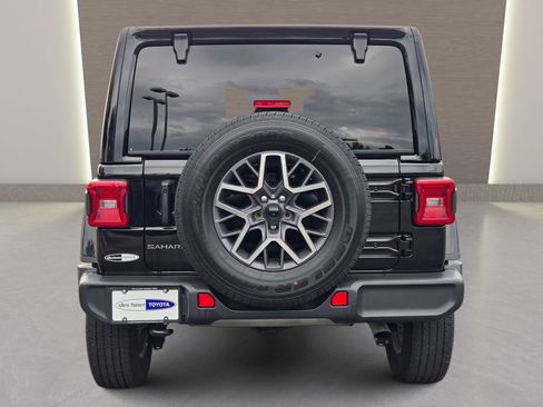 Used 2025 Jeep Wrangler Unlimited Sahara AWD/4WD image 7