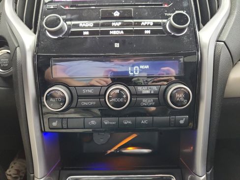 Used 2022 Subaru Ascent Limited w/ Technology Package image 26