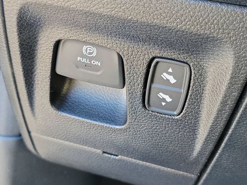Used 2020 RAM 1500 Laramie AWD/4WD image 9