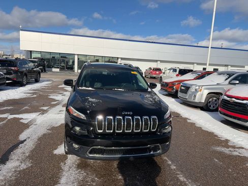 Used 2017 Jeep Cherokee Limited image 3