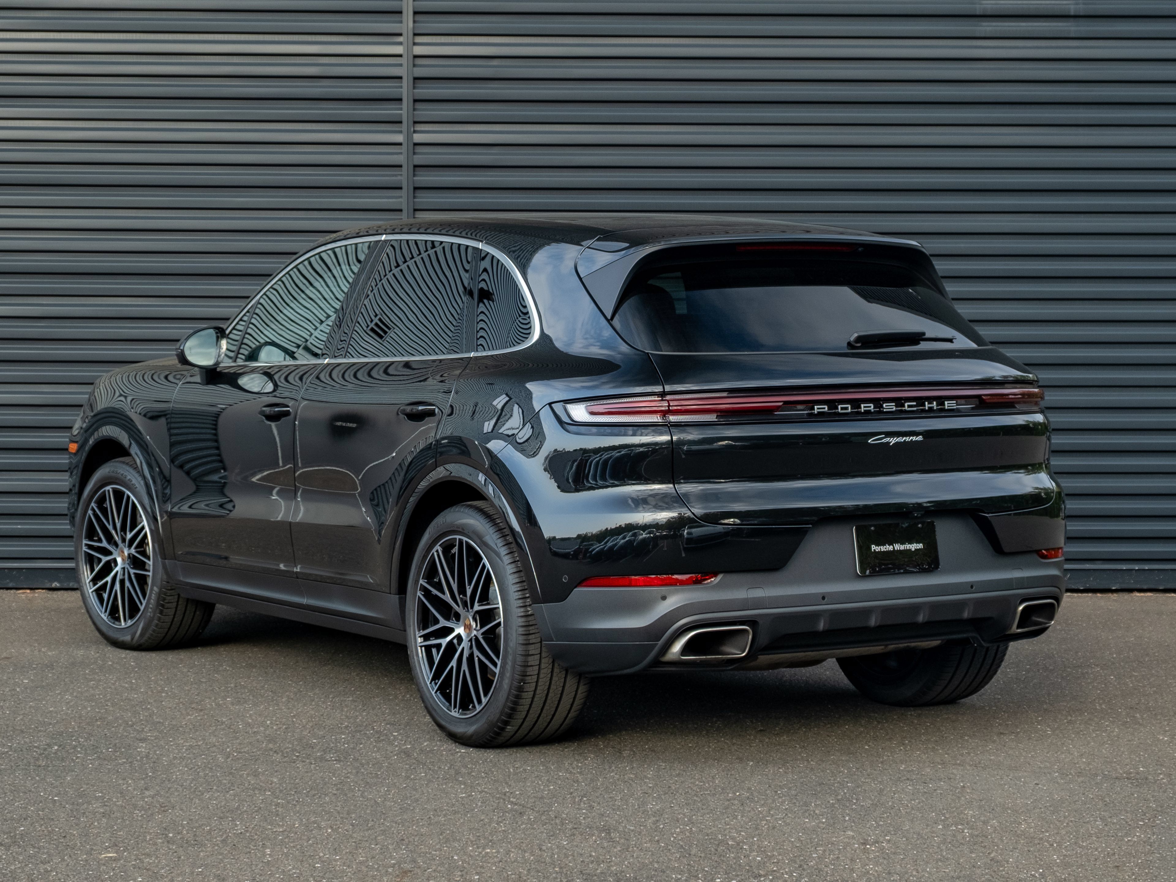 Certified 2025 Porsche Cayenne AWD/4WD image 3