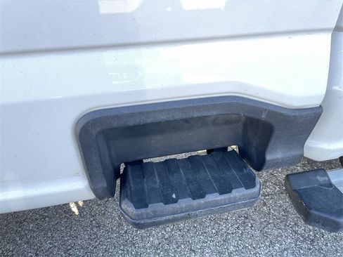 Used 2025 Ford F250 XLT image 10