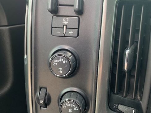 Used 2018 Chevrolet Silverado 1500 LT w/ All Star Edition AWD/4WD image 11