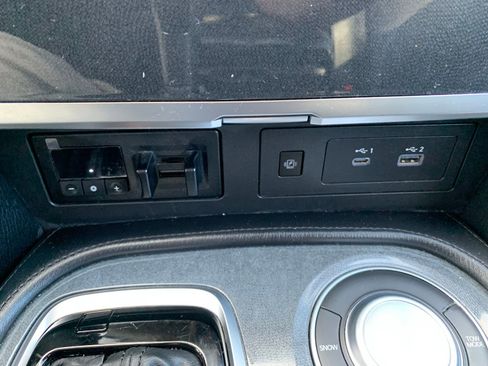 Used 2023 Nissan Armada SV image 28