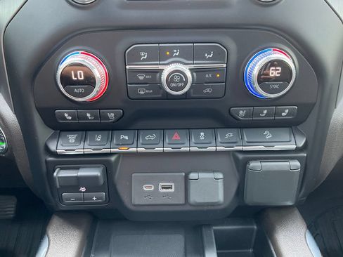 Certified 2020 GMC Sierra 2500 Denali w/ Denali Ultimate Package AWD/4WD image 10