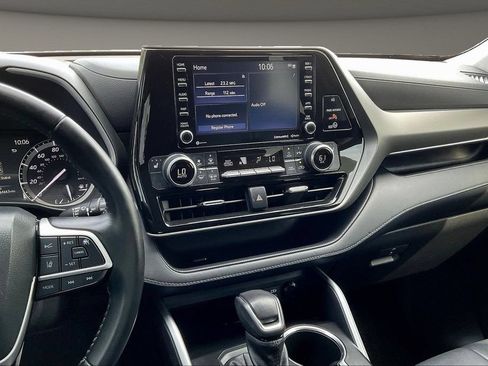 Used 2022 Toyota Highlander XLE FWD image 11