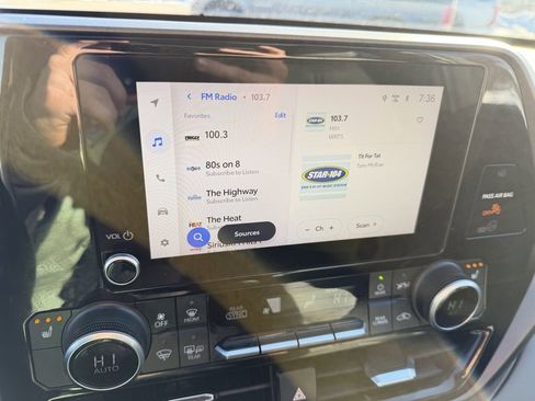 Certified 2023 Toyota Highlander XLE image 21