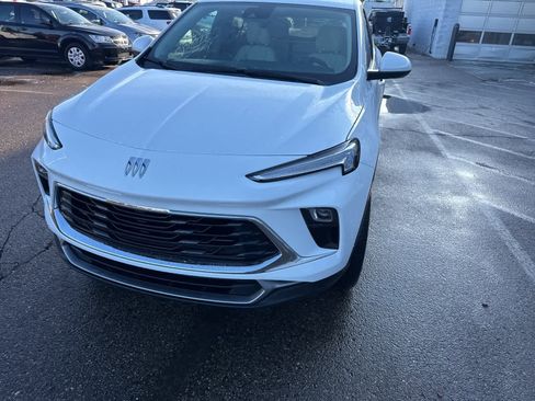 Used 2025 Buick Encore GX Preferred w/ Comfort Package image 3