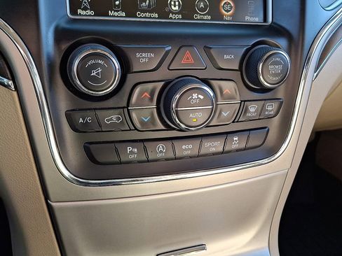 Used 2017 Jeep Grand Cherokee Limited image 17