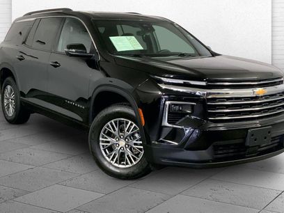 Used 2024 Chevrolet Traverse LT