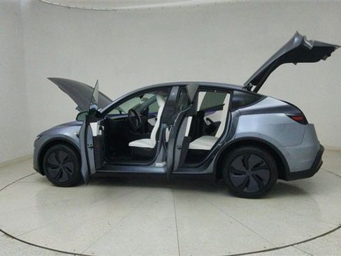 Used 2026 Tesla Model Y 2WD image 70