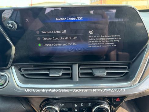 Used 2024 Chevrolet Trax ACTIV w/ Sunroof Package image 36