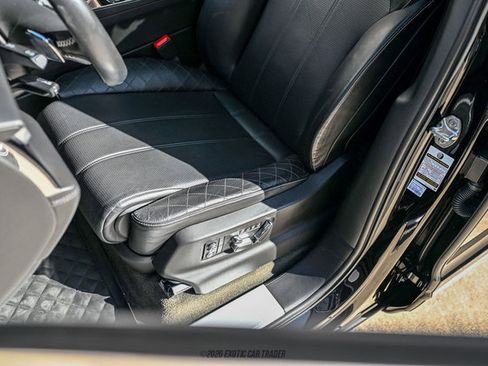 Used 2018 Bentley Bentayga image 76