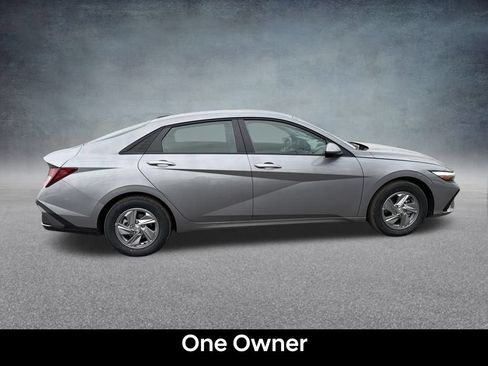 Used 2026 Hyundai Elantra SE w/ Cargo Package FWD image 7