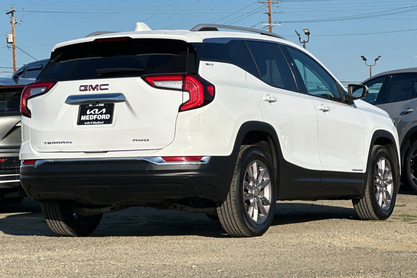 Used 2024 GMC Terrain SLT AWD/4WD image 4
