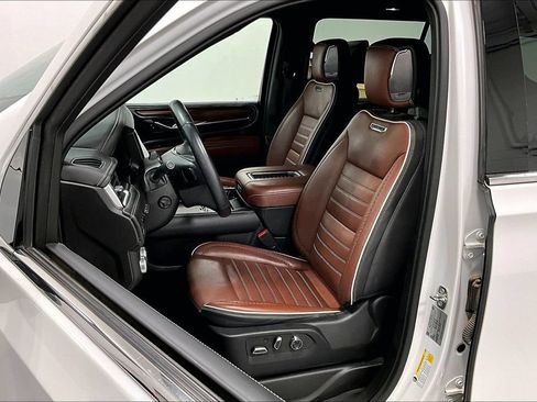 Used 2023 GMC Yukon XL Denali Ultimate AWD/4WD image 31