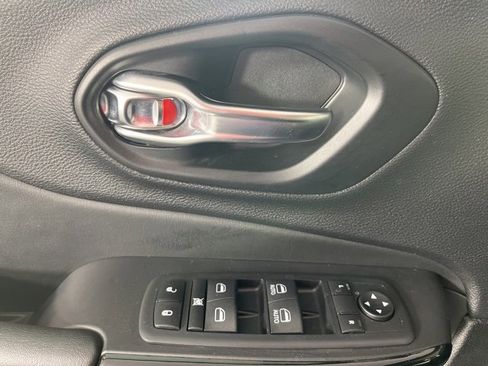 Used 2021 Jeep Cherokee Latitude Plus image 25