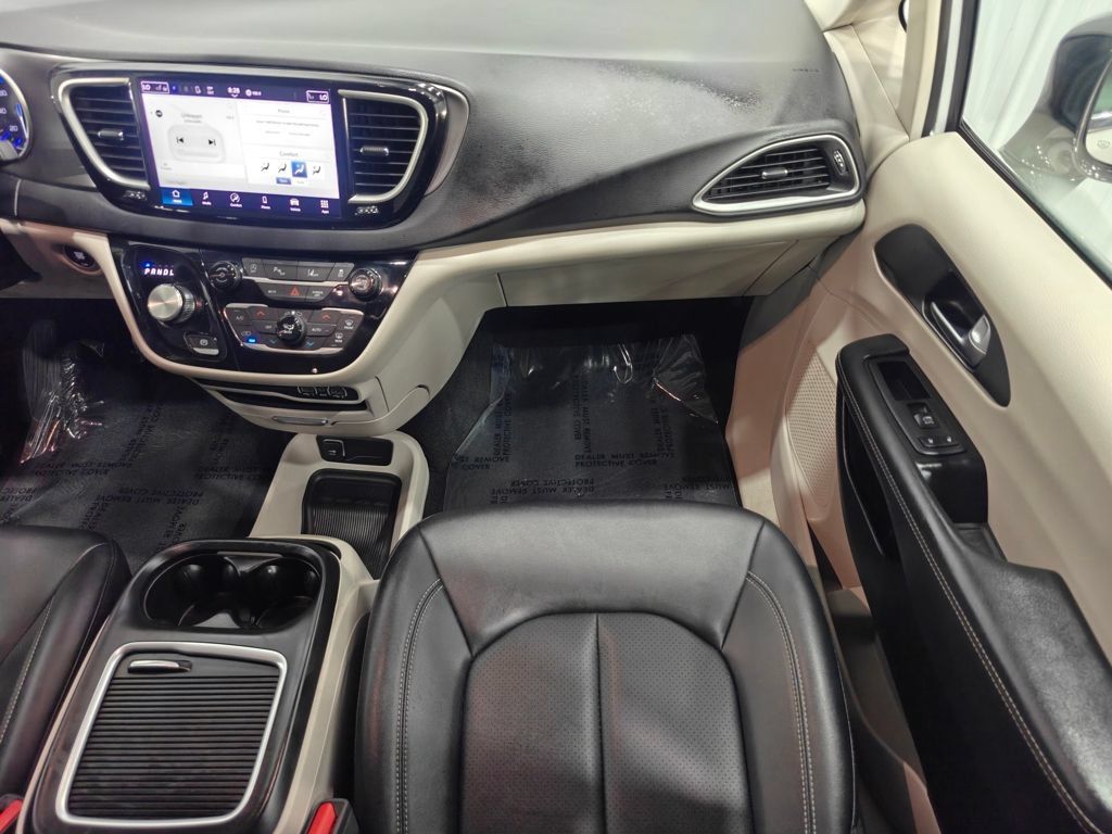 Used 2024 Chrysler Pacifica Touring-L FWD image 23