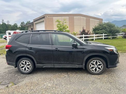 Used 2024 Subaru Forester Premium AWD/4WD image 6